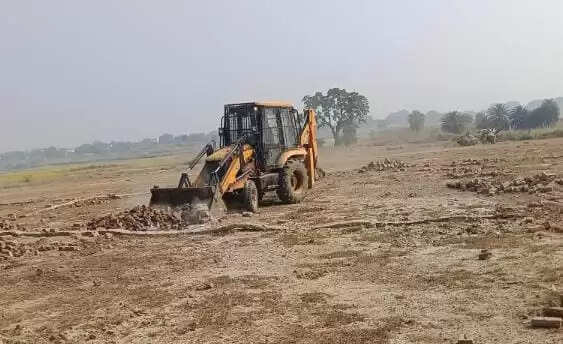 अवैध प्लाटिंग के खिलाफ चला पीडीए का बुलडोजर, तीन से अधिक के खिलाफ मुकदमा