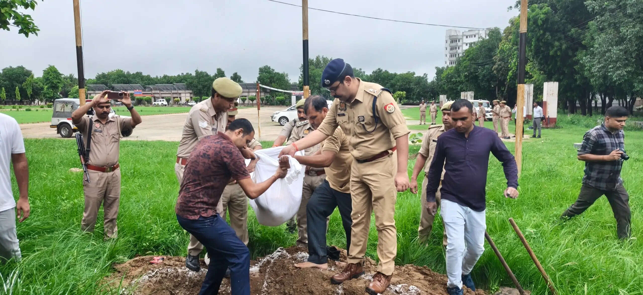बागपत पुलिस के श्वान ‘इंट्रोफोर्ड’ का निधन, राजकीय सम्मान के साथ दी गई अंतिम विदाई