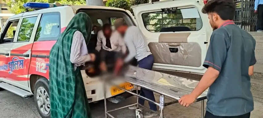 रतलाम के डायल-112 ने सड़क दुर्घटना में घायल बुजुर्ग को समय पर पहुंचाया अस्पताल