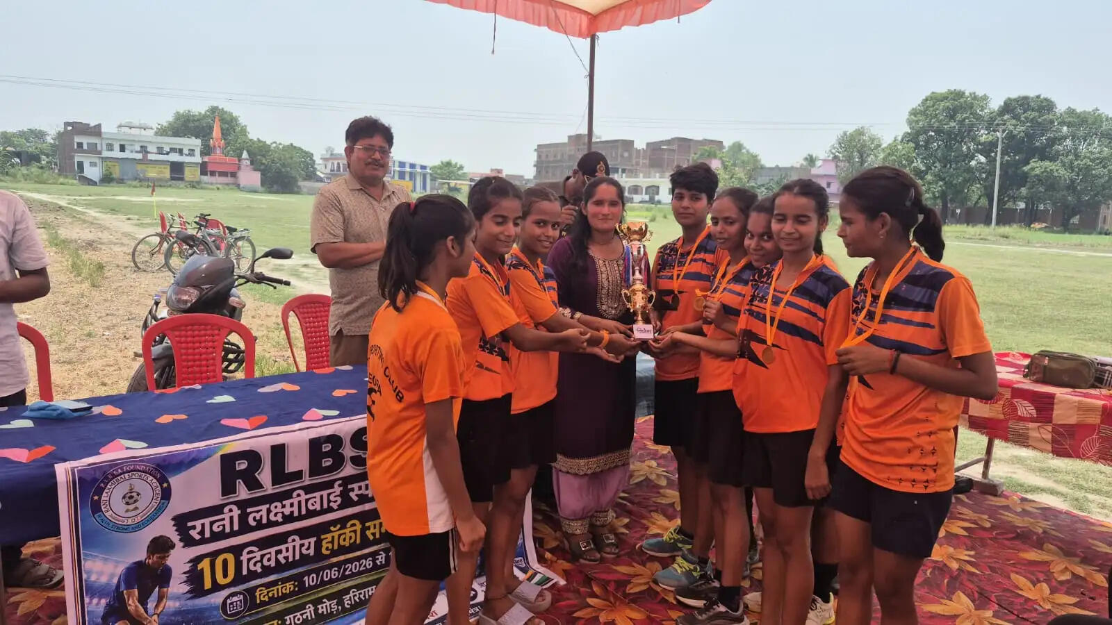 हॉकी के दोनों वर्गों में देवरिया का दबदबा, बालक व बालिका टीम ने जीती विजेता ट्रॉफी