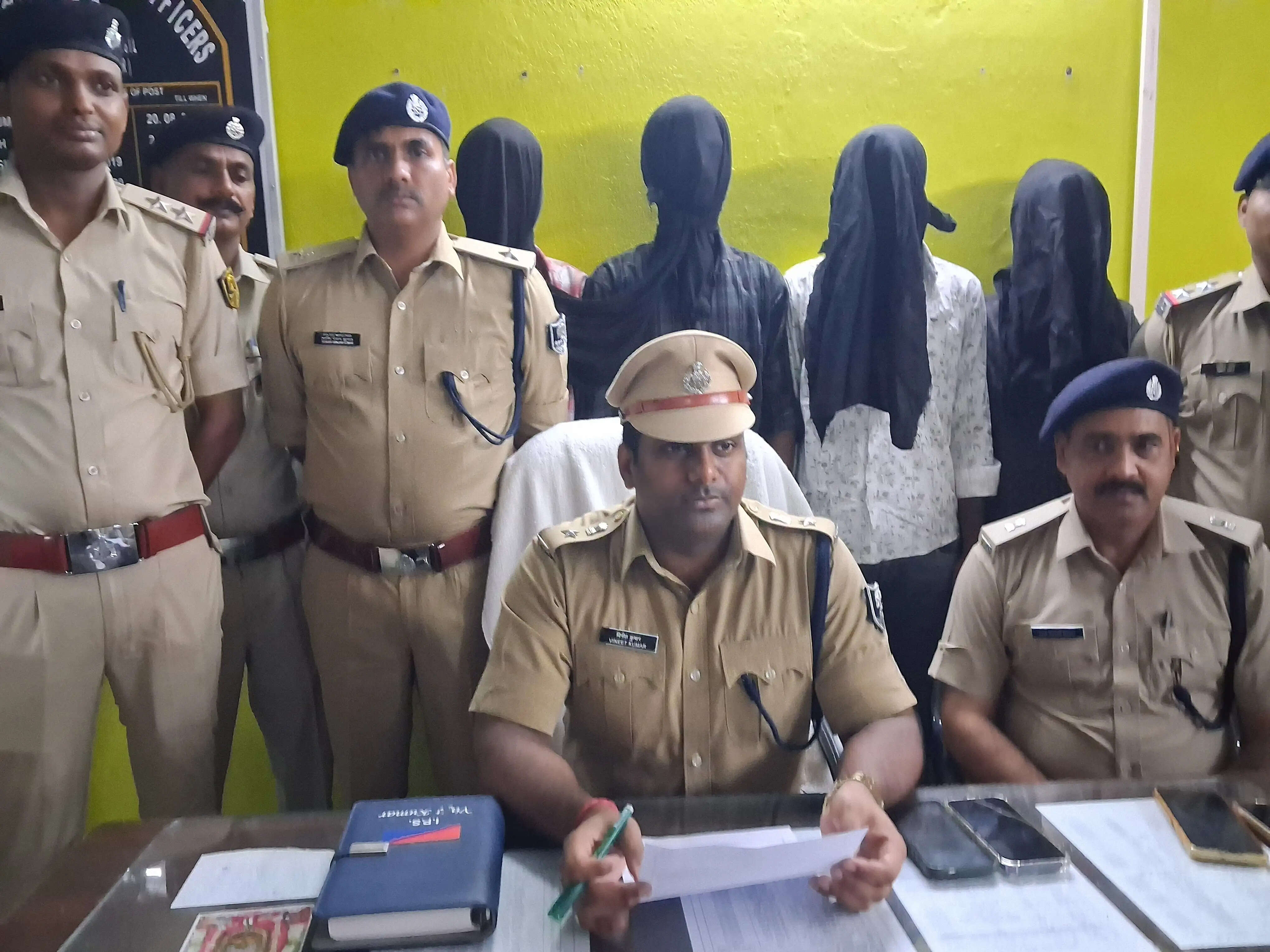 हत्याकांड का पुलिस ने किया उद्भेदन, 4 अभियुक्त गिरफ्तार