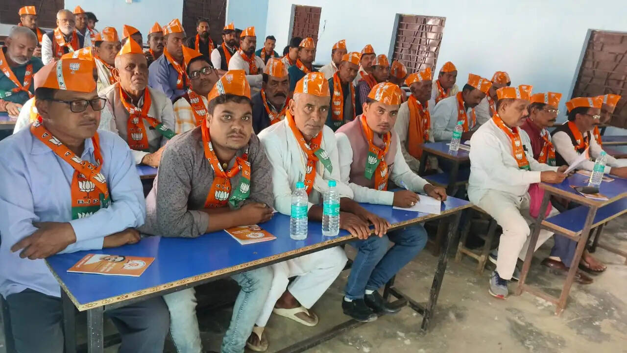 भाजपा कालियागंज मंडल कार्यकर्ताओं को दिया गया प्रशिक्षण