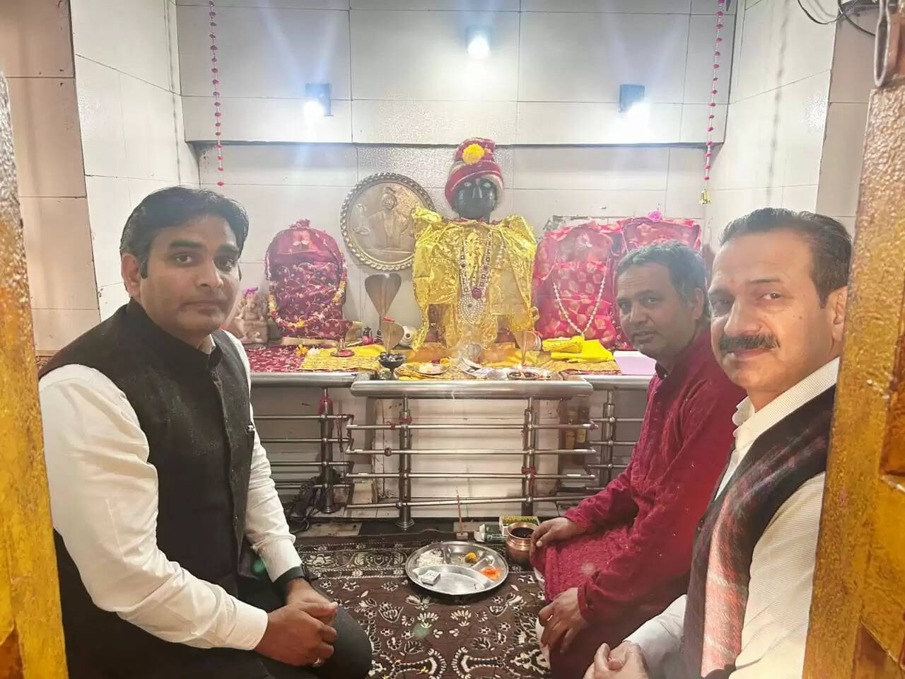 कांगड़ा कार्निवाल के सफल आयोजन के लिए उपायुक्त ने इंद्रुनाग मंदिर में की पूजा-अर्चना