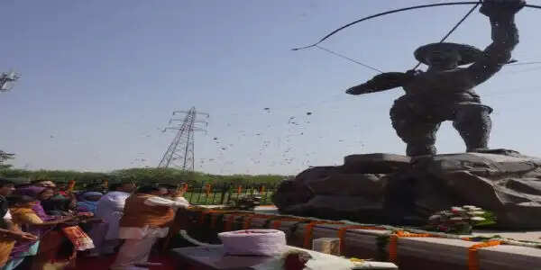 दिल्ली भाजपा अध्यक्ष ने भगवान बिरसा मुंडा की पुण्यतिथि पर दी श्रद्धांजलि