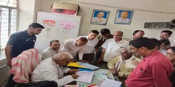 शिक्षा मंत्री मदन दिलावर का बूंदी में अलसुबह औचक निरीक्षण, ग्रामीण सफाई व्यवस्था पर जताई नाराजगी
