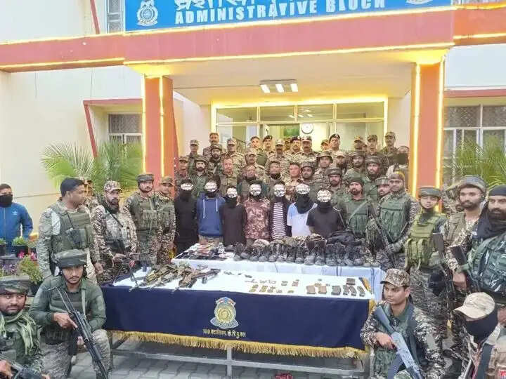 मणिपुर में केसीपी (पीडब्ल्यूजी) के 8 कैडर गिरफ्तार, भारी मात्रा में हथियार बरामद