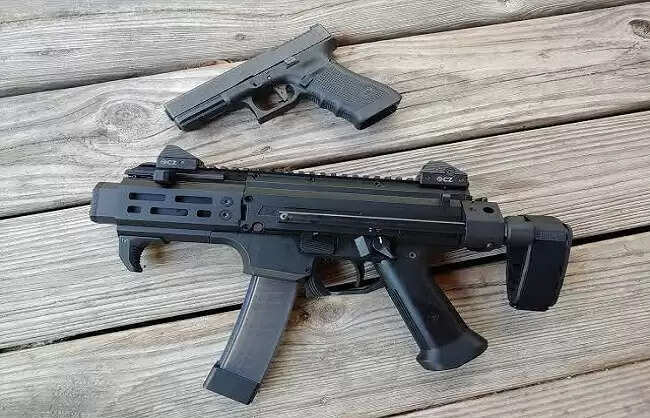 वायु सेना को गरुड़ कमांडोज के लिए नई पिस्तौल और सब मशीन बंदूकों की तलाश