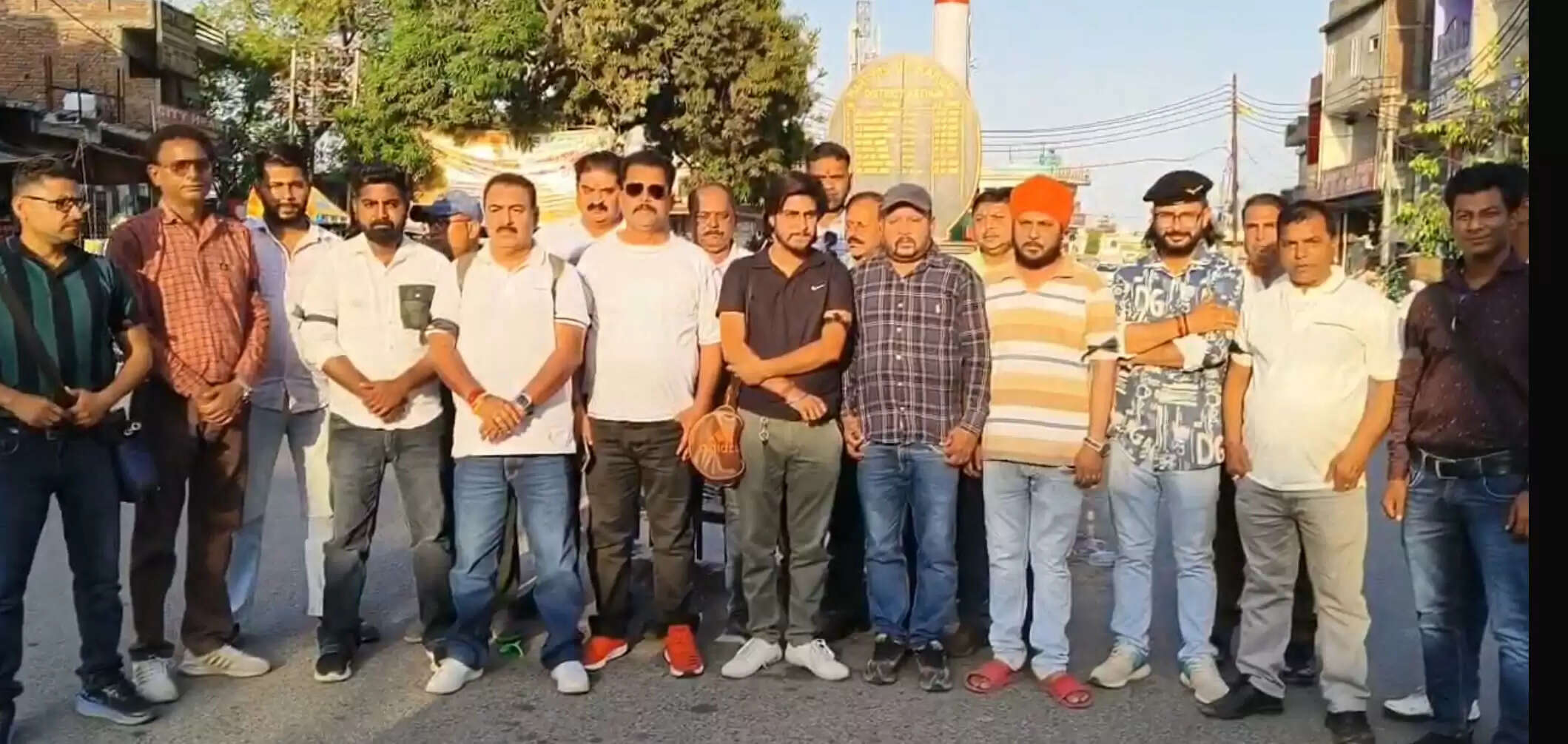 पत्रकार पर हुए हमले के बाद कठुआ के पत्रकारों ने भाजपा का किया बहिष्कार, काली पट्टियां बांधकर अपना विरोध दर्ज करवाया