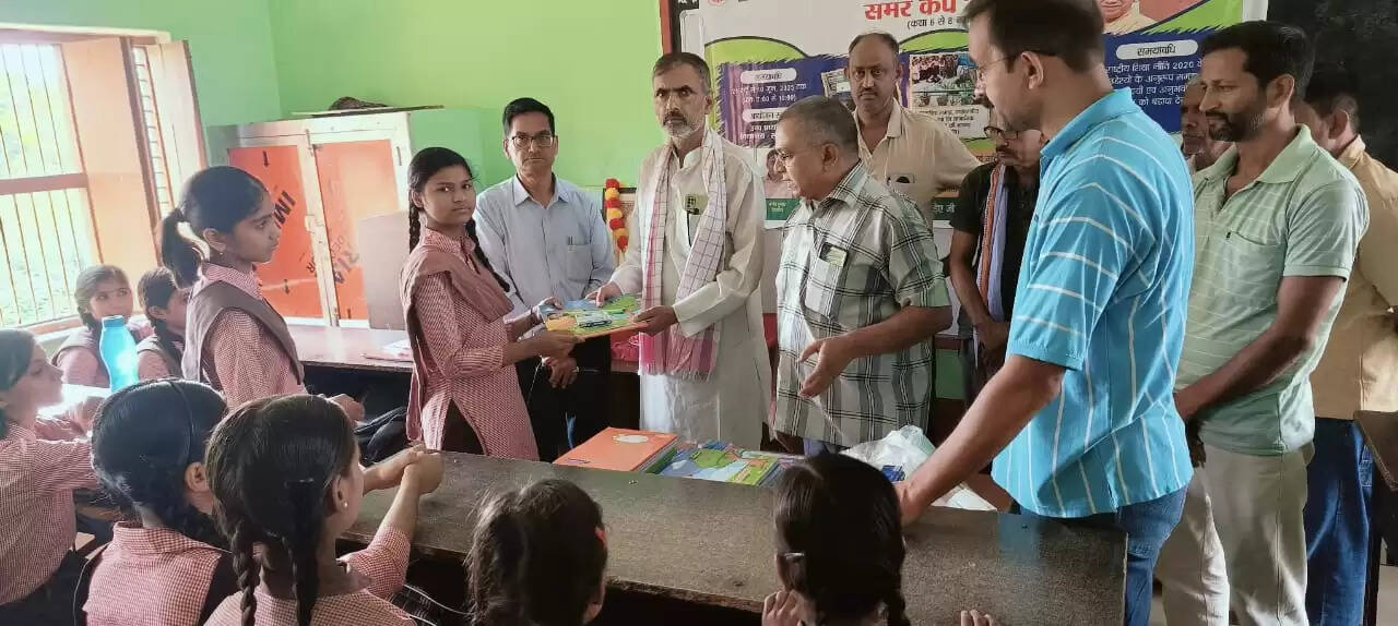 बलिया : परिषदीय विद्यालयों में समर कैम्प की रंगारंग शुरुआत