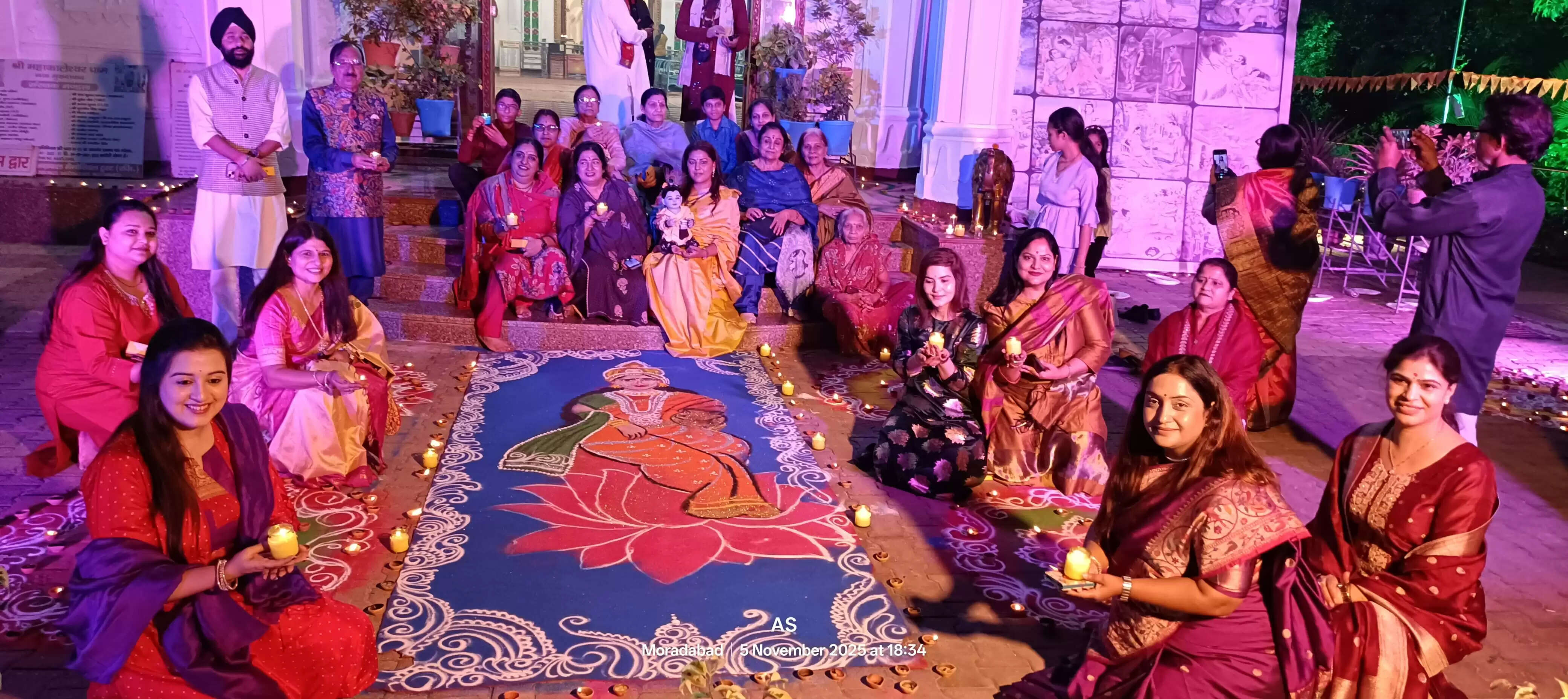 देव दीपावली पर 5,000 दीपों से जगमगाया महाकालेश्वर धाम मंदिर