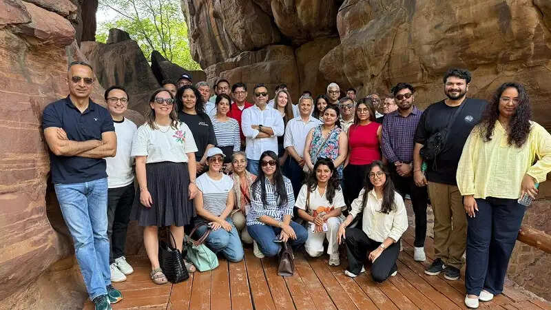 इंडो फ्रेंच कॉन्क्लेव के लिए मप्र आए फ्रेंच डेलिगेशन ने किया विश्व धरोहर भीमबेटका का भ्रमण
