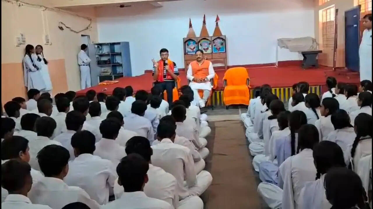 रामगढ़ में विद्यार्थियों के लिए मोटिवेशनल कक्षा, अनुशासन और निरंतर अध्ययन पर जोर