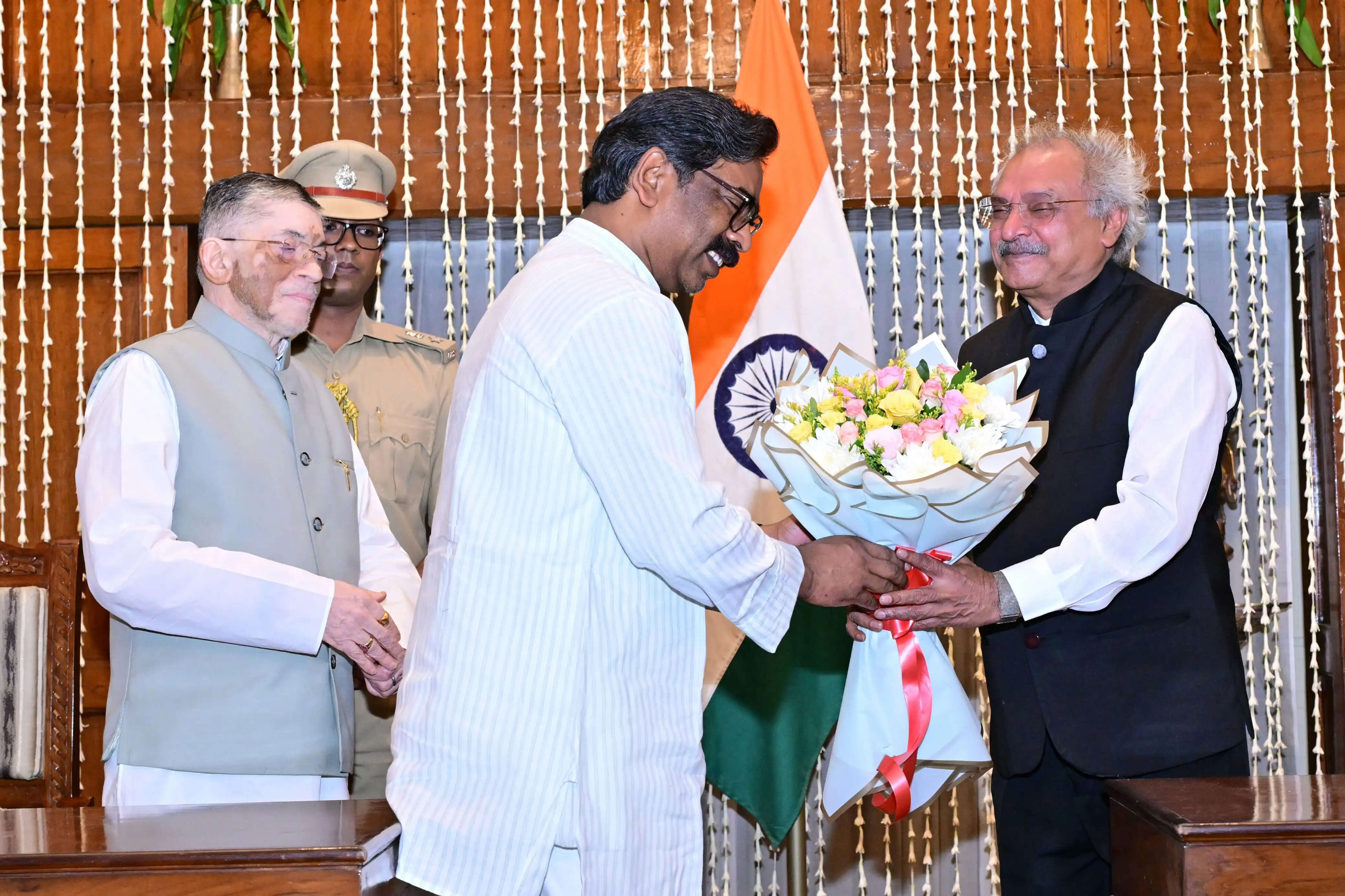 राज्यपाल ने न्यायमूर्ति अमिताभ कुमार गुप्ता को दिलायी लोकायुक्त पद की शपथ