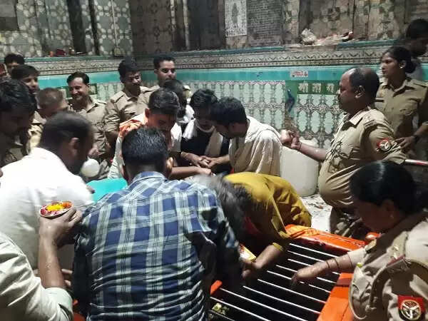 बाराबंकी: लोधेश्वर महादेव मंदिर में लगा भक्तों का तांता, यहीं से कांवर यात्रा की हुई शुरूआत