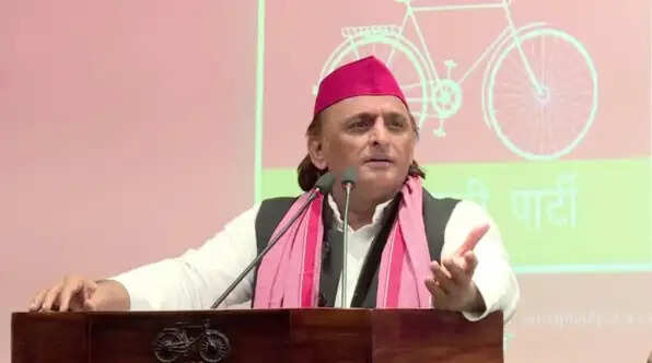भाजपा ने बंगाल में आधिकारियों से मिलकर किया नतीजों में उलटफेर : अखिलेश यादव