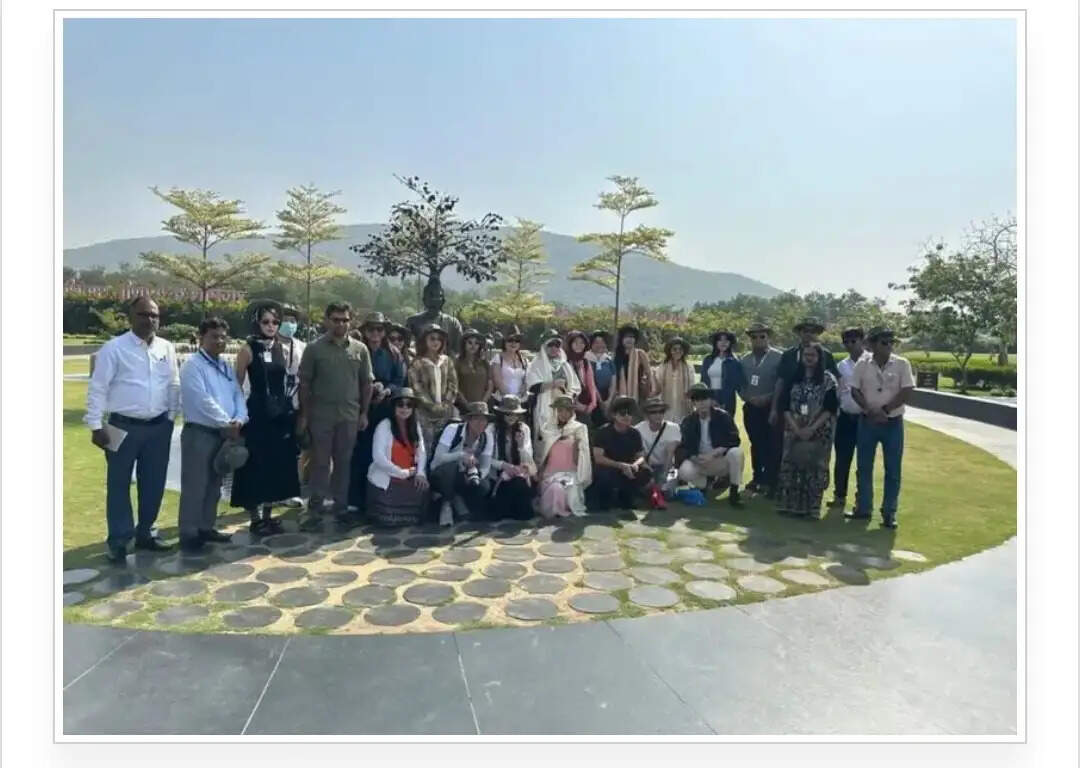 राजगीर जू और नेचर सफारी का विदेशी कंटेंट क्रिएटर्स ने किया भ्रमण