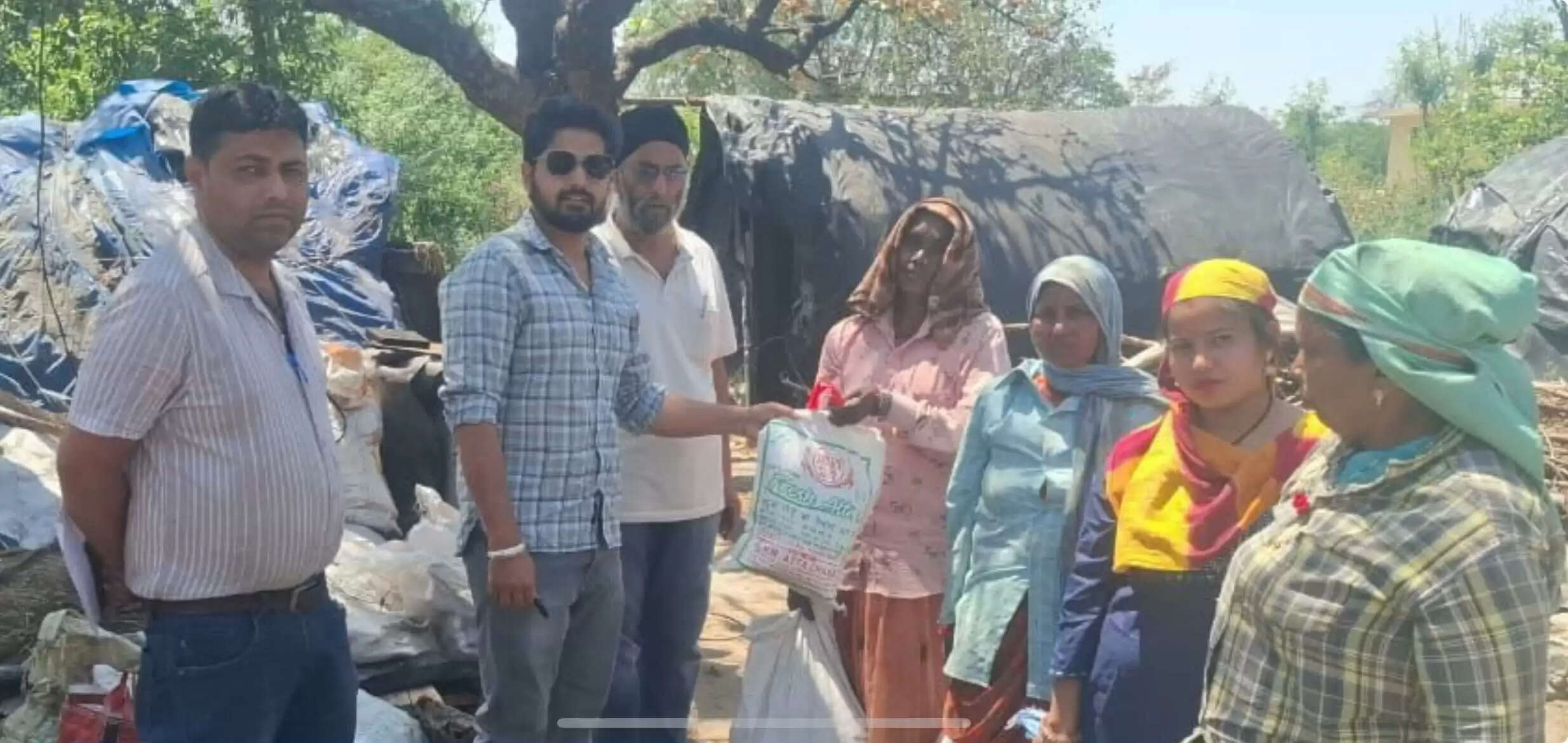 कठुआ प्रशासन ने अग्नि पीड़ित परिवारों को तत्काल राहत प्रदान की