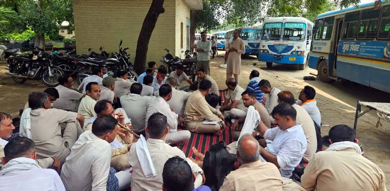 हिसार : रोडवेज कर्मचारियों का ऐलान: मांगें नही मानी तो पांच सितंबर को प्रदेशव्यापी हड़ताल