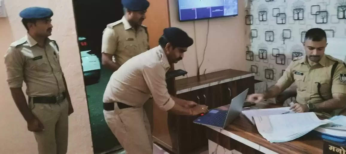 मंदसौर: आधी रात को एसपी पहुंचे अचानक नारायणगढ थाने पर, पुलिसकर्मी मिले नदारद