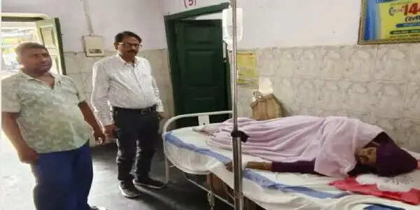 बारिश के बीच गिरी आकाशीय बिजली, घर में चाय बना रही महिला झुलसी