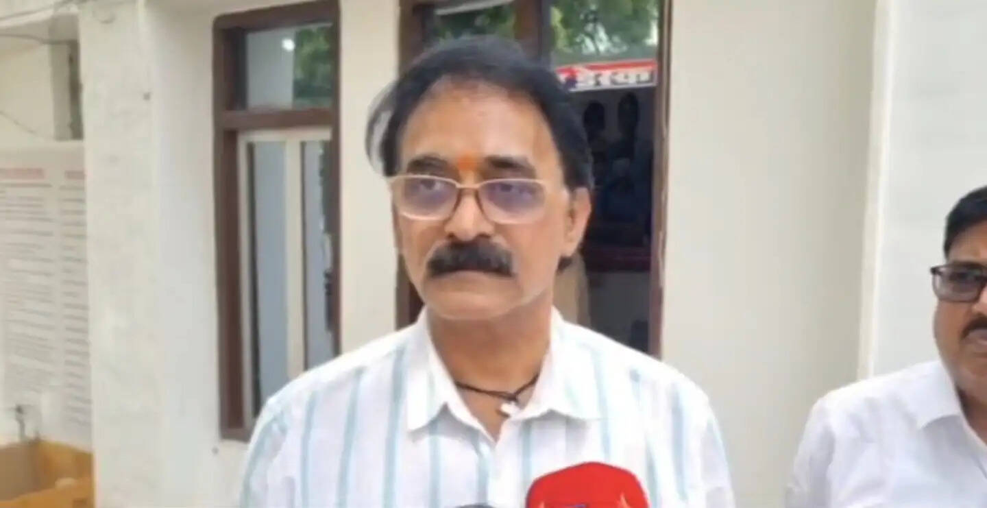 एआरटीओ की निजी कार में तोड़फोड़, दलालों पर जताया शक
