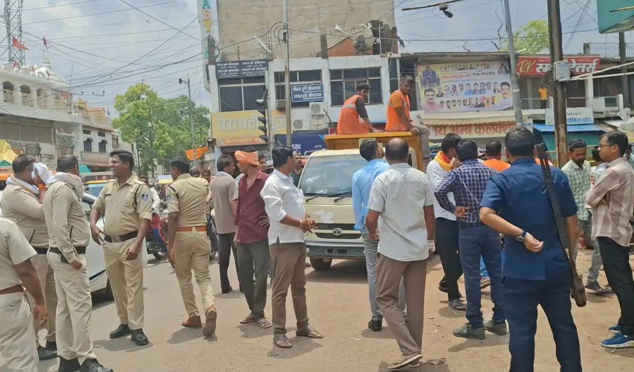 दमोहः अतिक्रमण हटाने की कार्रवाई पर उठे सवाल, ट्रैफिक सिग्नल हटाने से बढ़ी बहस