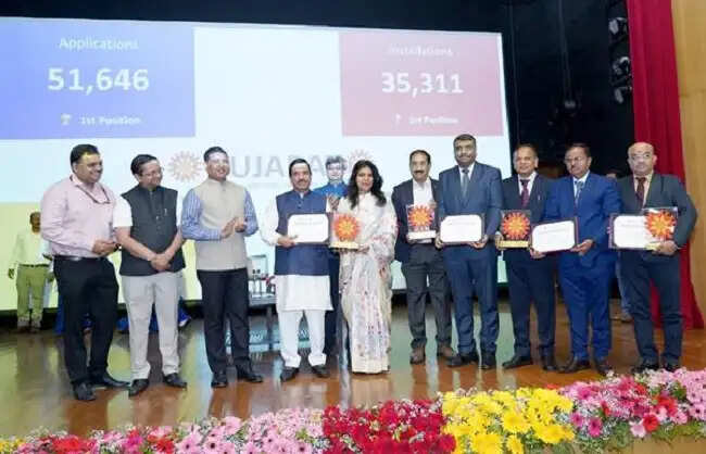 दिसंबर तक 75 लाख घरों की छतों पर लग जाएगी सौर प्रणालीः प्रल्हाद जोशी