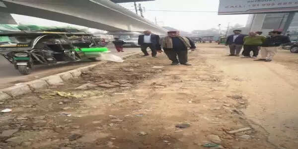 विजेंद्र गुप्ता ने रोहिणी में वायु प्रदूषण हॉटस्पॉट्स का किया निरीक्षण