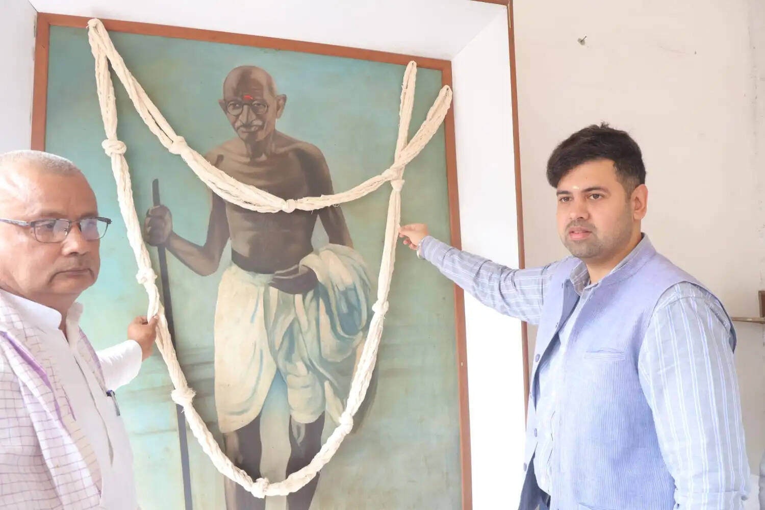 खादी एवं ग्रामोद्योग बोर्ड तथा मेरा युवा भारत के संयुक्त तत्वावधान में निकली खादी जागरूकता रैली