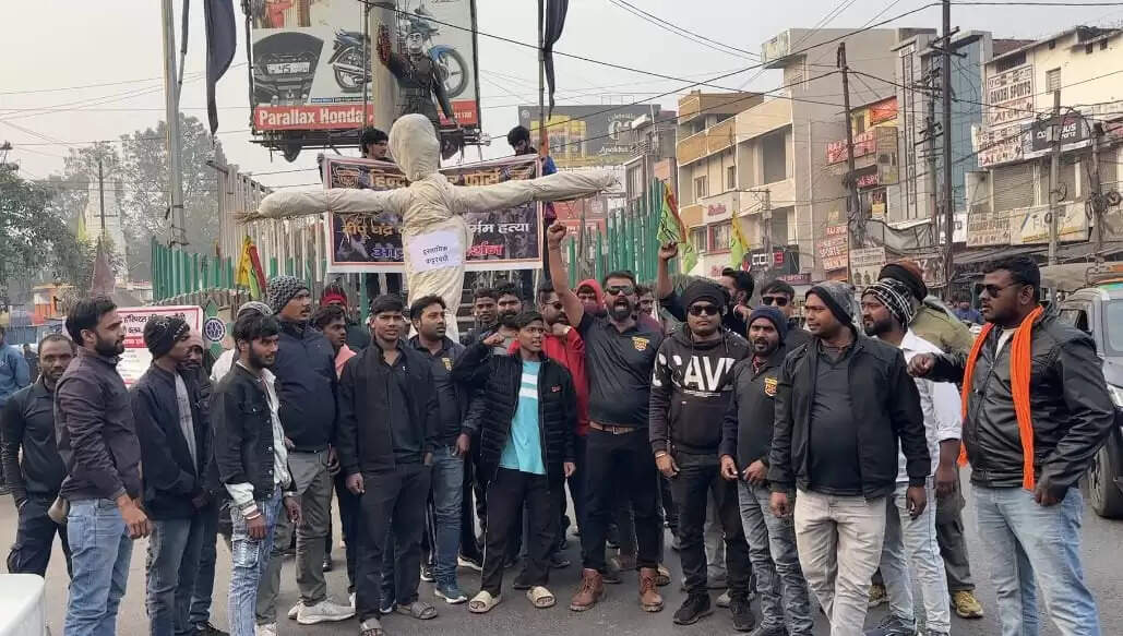 बांग्लादेश में हिंदुओं पर बढ़ती हिंसा के खिलाफ हिन्दू टाइगर फोर्स नें किया प्रदर्शन