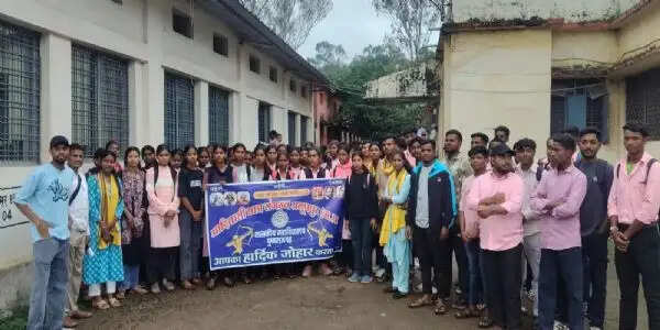 अनूपपुर: महाविद्यालय की समस्याओं को लेकर आदिवासी छात्र संगठन ने सौंपा ज्ञापन