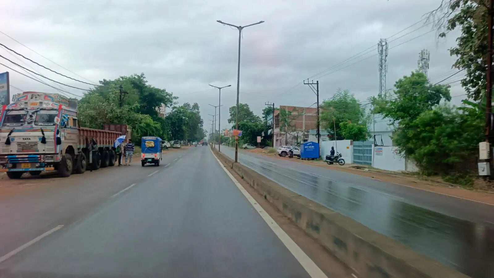 धमतरी : चक्रवाती तूफान ‘अर्नब’ का असर, सुबह से रिमझिम बारिश , धान फसल पर संकट