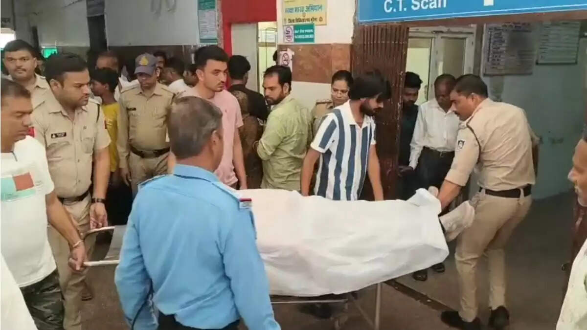 मुरैना:&nbsp;शराब&nbsp;काराेबारी चाचा-भतीजे&nbsp;की&nbsp;गाेली&nbsp;मारकर&nbsp;हत्या, अवैध शराब की&nbsp;खेप&nbsp;ले&nbsp;जा&nbsp;रहे&nbsp;माफिया&nbsp;ने&nbsp;की&nbsp;फायरिंग