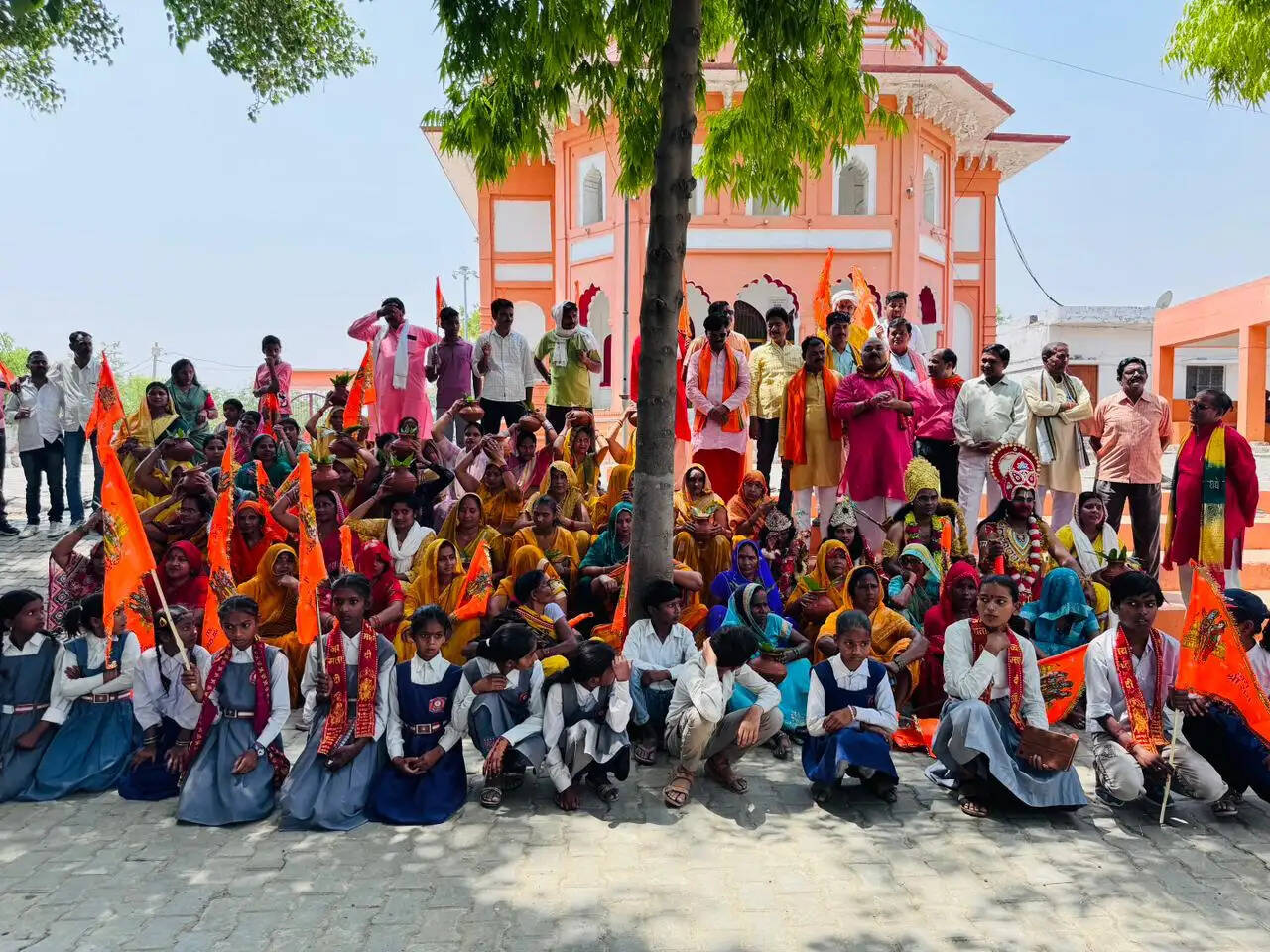 सुलतानपुर : धोपाप धाम में भव्य कलश शोभायात्रा
