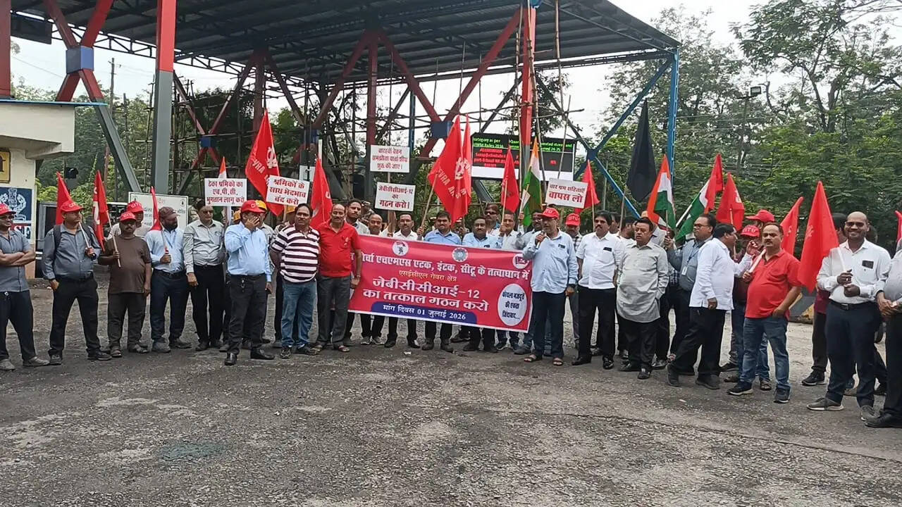 कोरबा : जेबीसीसीआई-12 वार्ता समिति के गठन की मांग को लेकर गेवरा में गेट मीटिंग
