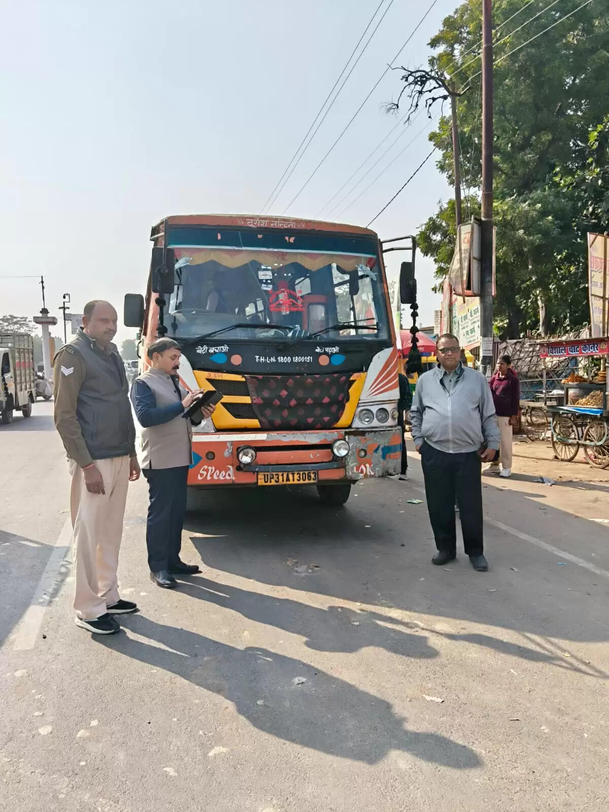 सीतापुर-परिवहन विभाग का सख्त एक्शन, नियम विरुद्ध चल रही तीन बसें सीज