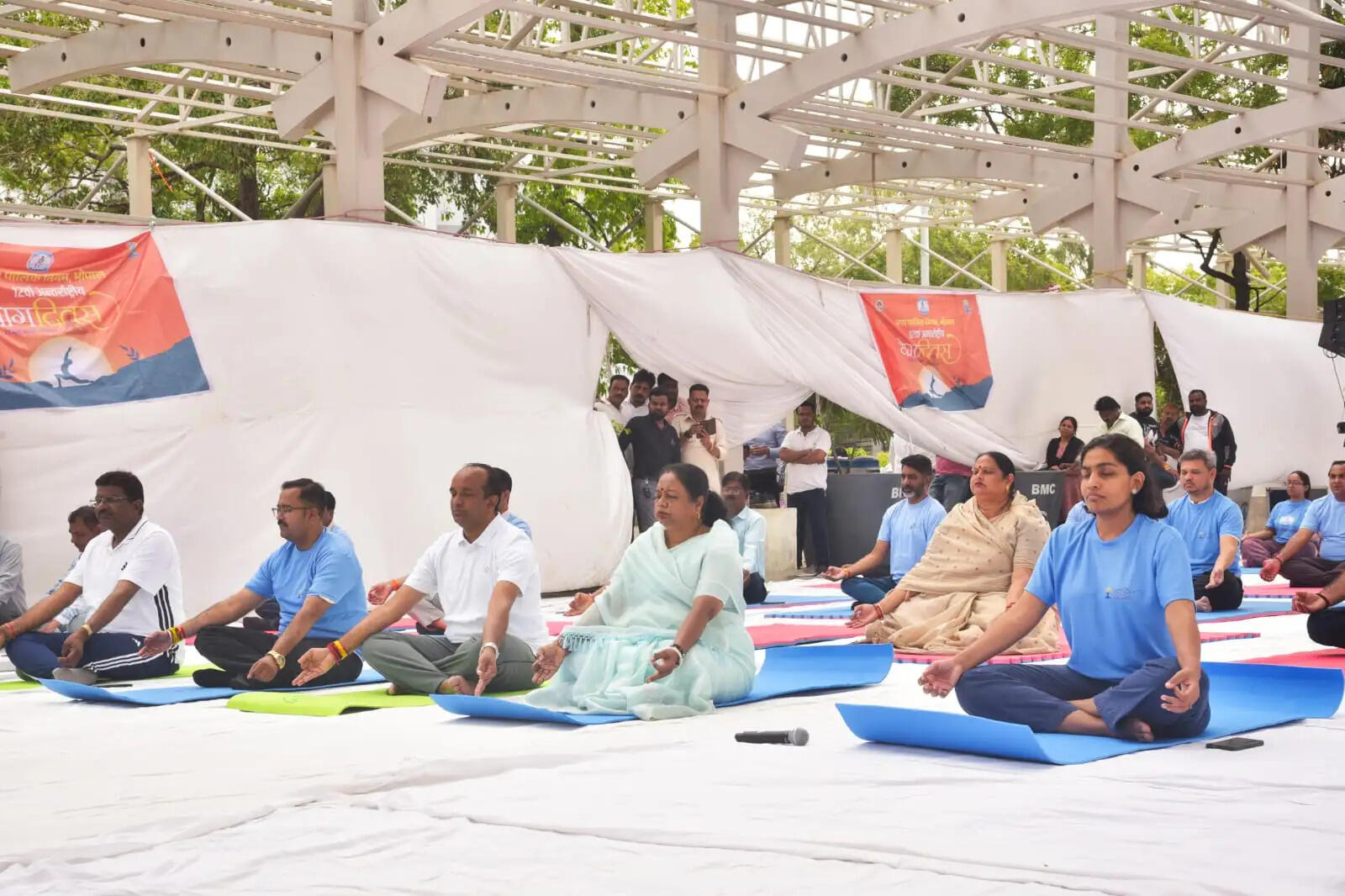 बारिश के बीच योगमय हुआ मध्य प्रदेश,&nbsp;अंतरराष्ट्रीय योग दिवस पर लाखों लोगों ने किया सामूहिक योगाभ्यास
