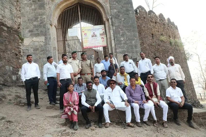 छिंदवाड़ाः जनजातीय कार्य मंत्री डॉ. शाह ने देवगढ़ किले का किया भ्रमण