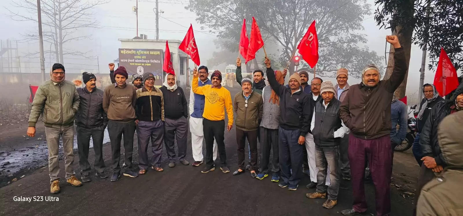 अनूपपुर: श्रमिक संगठनों की हड़ताल से दो दर्जन खदानों में कोयला उत्पादन ठप