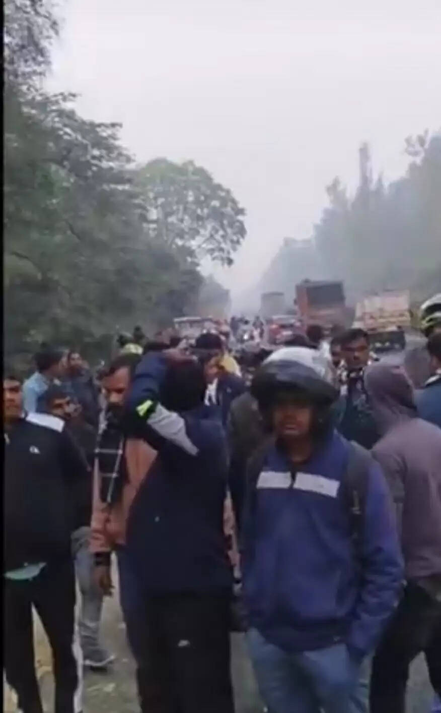 एनएच-30 पर बस-बाइक की टक्कर में दो की मौत, एक घायल