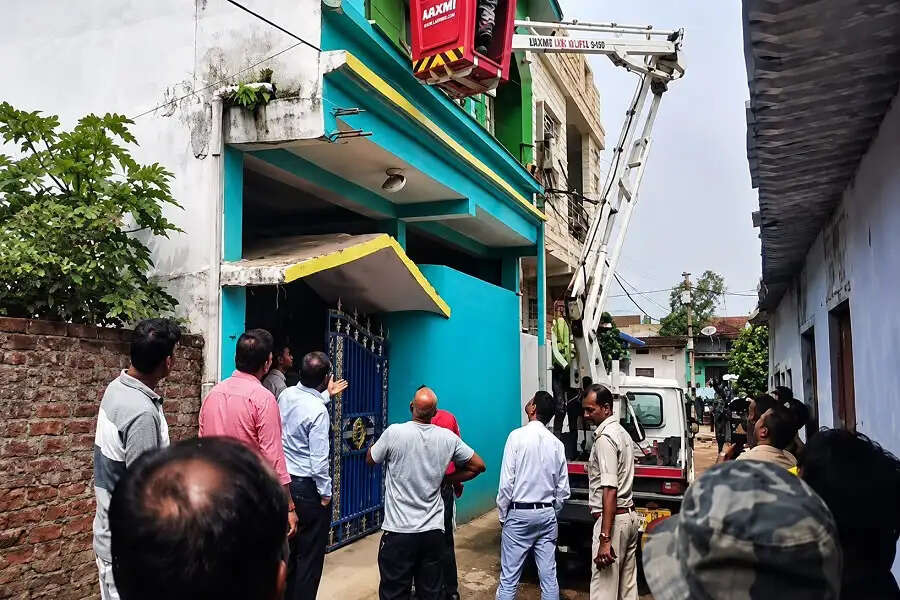 एनआइए की टीम ने की छापेमारी, डिजिटल सामग्री को लिया कब्जे में