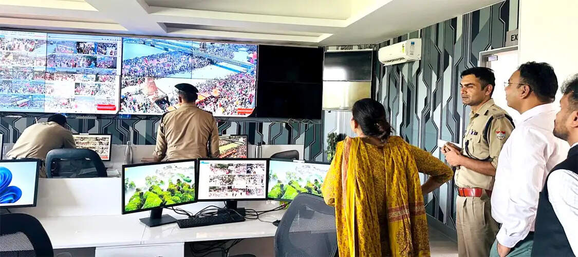 सोमवती अमावस्या पर उमड़ा आस्था का सैलाब, कुंभ की तैयारियों को परखने का बना बड़ा अवसर