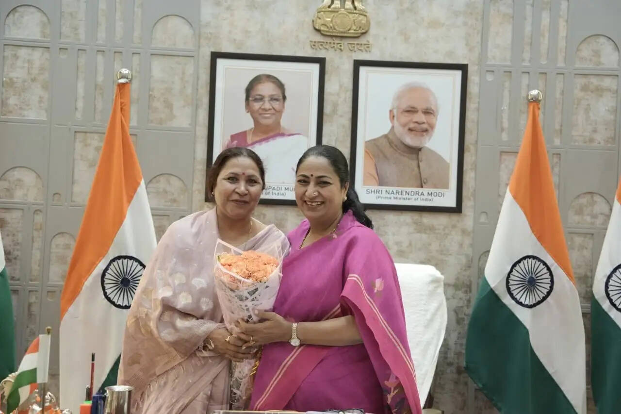स्थायी समिति अध्यक्ष सत्या शर्मा ने मुख्यमंत्री रेखा गुप्ता से की शिष्टाचार भेंट