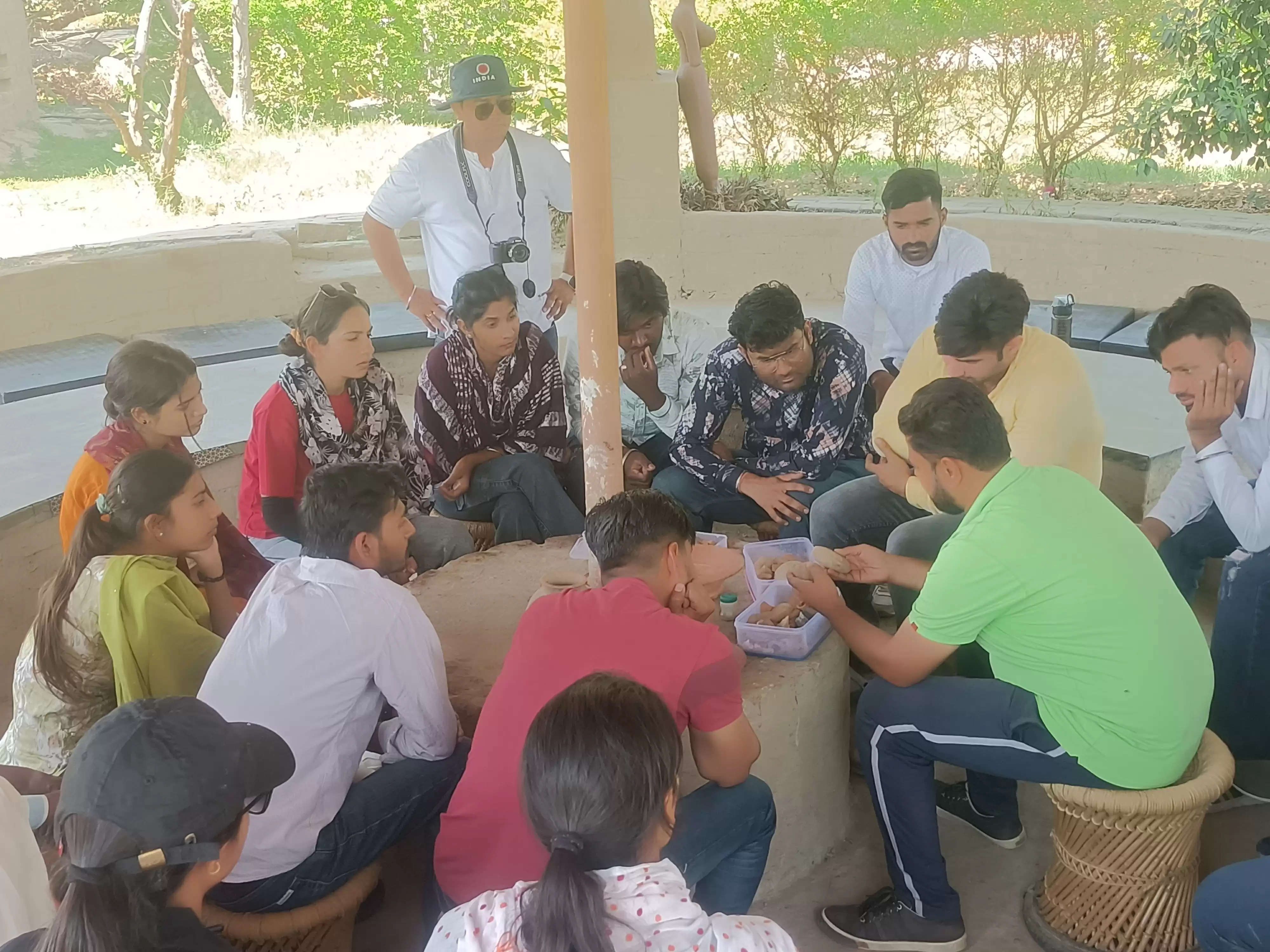 सिरसा: सीडीएलयू के छात्र-छात्राओं ने किया पुरातात्विक स्थलों का क्षेत्र परीक्षण