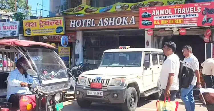 पूर्व मेयर पति अशोक के होटल पर जीएसटी का छापा