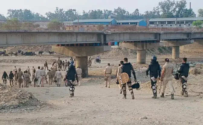 पुलिस ने ड्रग नेटवर्क पर कार्रवाई तेज करते हुए बलोल खड्ड, गुज्जर बस्ती में की छापेमारी