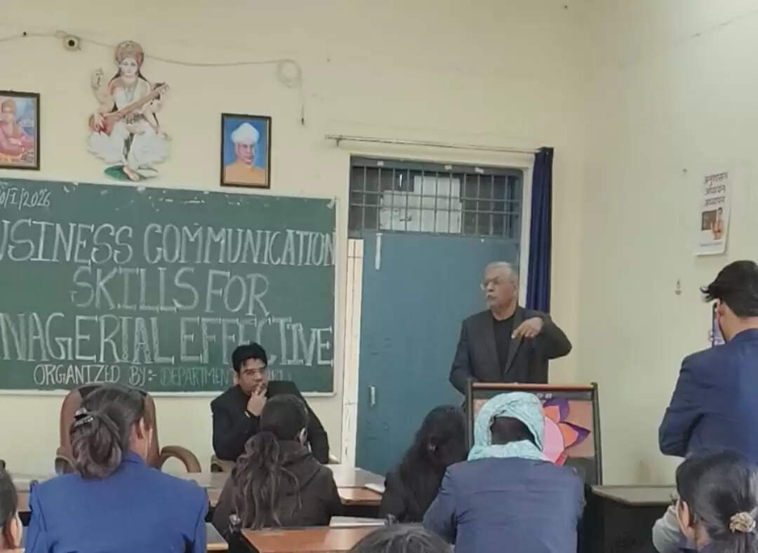 कम्युनिकेशन, निगोशिएशन और सॉफ्ट स्किल्स से कॉर्पोरेट में सफलता : प्रो. आशीष सिंह