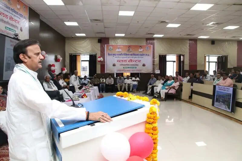 चिकित्सकों के संवेदनशील व्यवहार से मरीजों की आधी तकलीफ़ हो जाती है दूर : उप मुख्यमंत्री शुक्ल