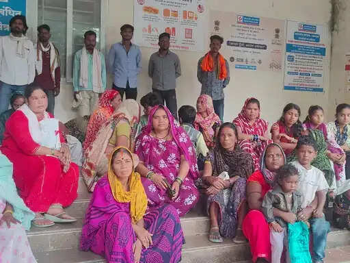 नर्मदापुरम&nbsp;का&nbsp;बाबई खुर्द&nbsp;15 दिन से अंधेरे में, ट्रांसफार्मर खराब होने से ग्रामीण परेशान