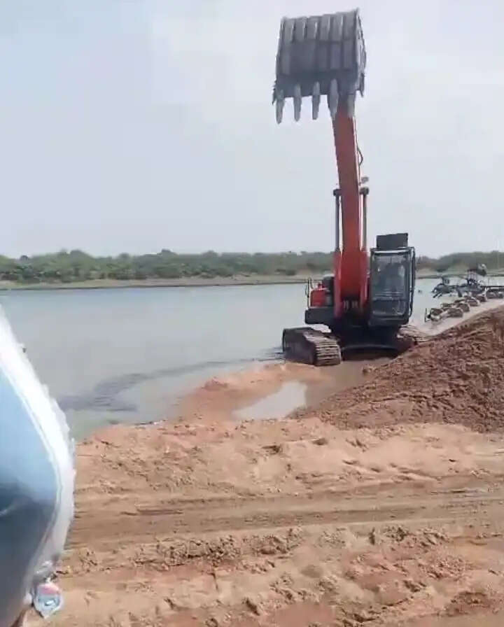 कुकरगांव में फिर बेखौफ हुए खनन माफिया, ग्रामीणों ने लगाया अवैध खनन का आरोप